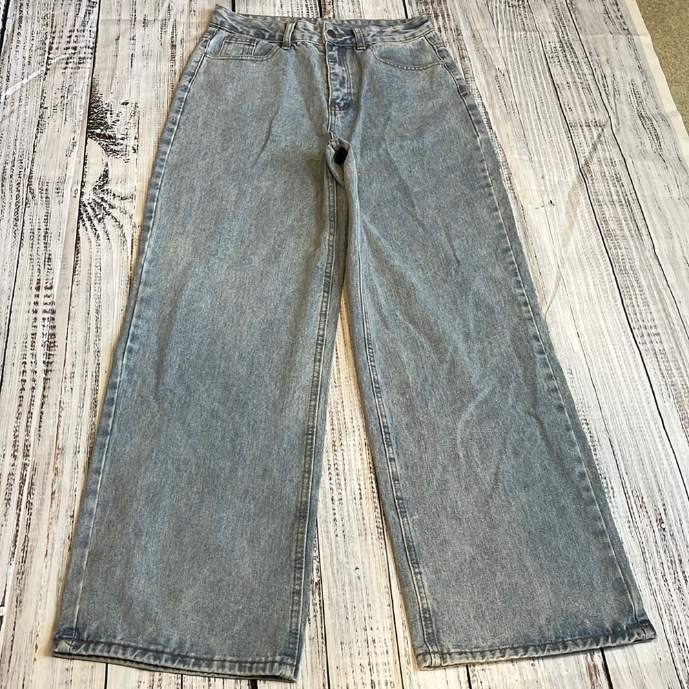 Light wash wide leg jeans